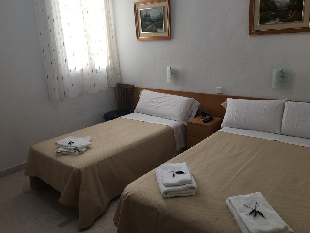 Hostal R. Lido Мадрид Экстерьер фото
