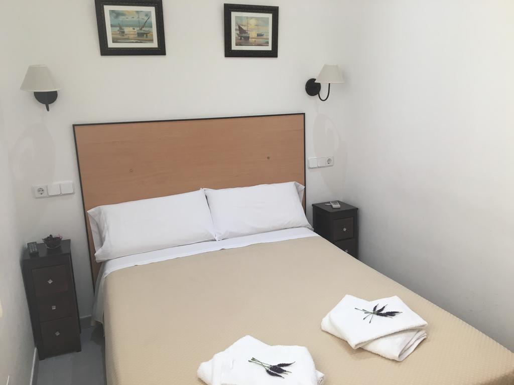 Hostal R. Lido Мадрид Экстерьер фото
