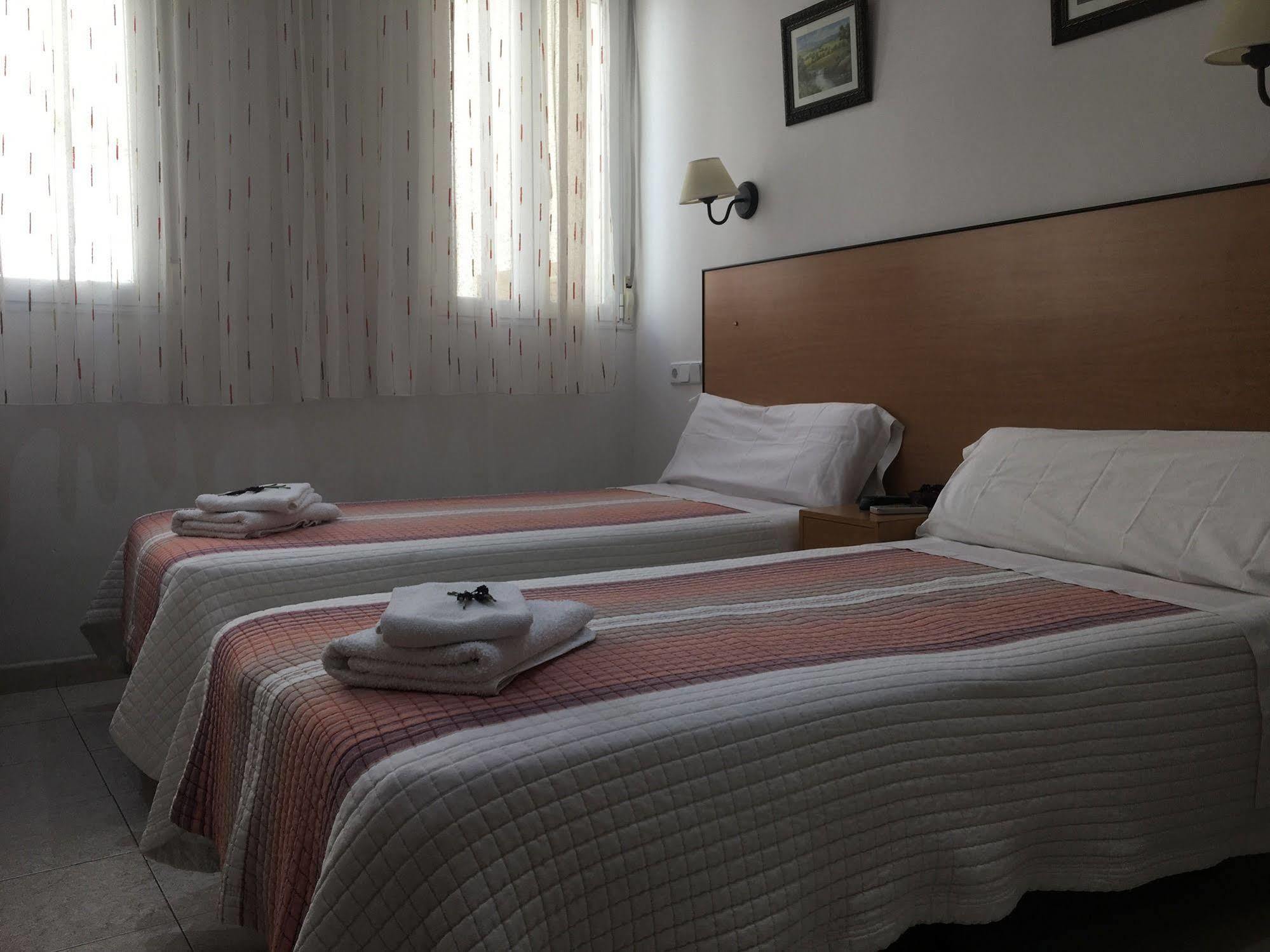 Hostal R. Lido Мадрид Экстерьер фото
