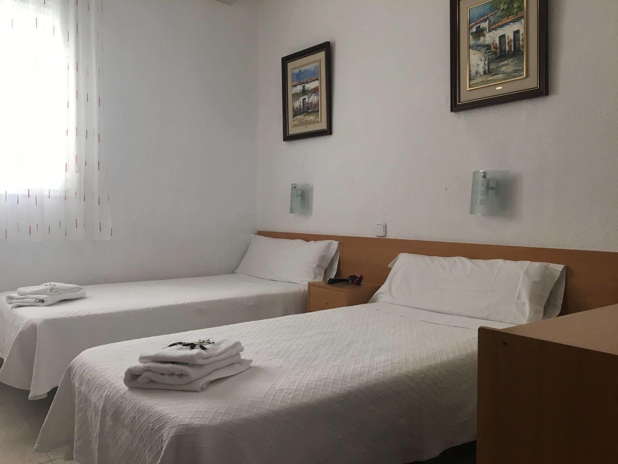 Hostal R. Lido Мадрид Экстерьер фото