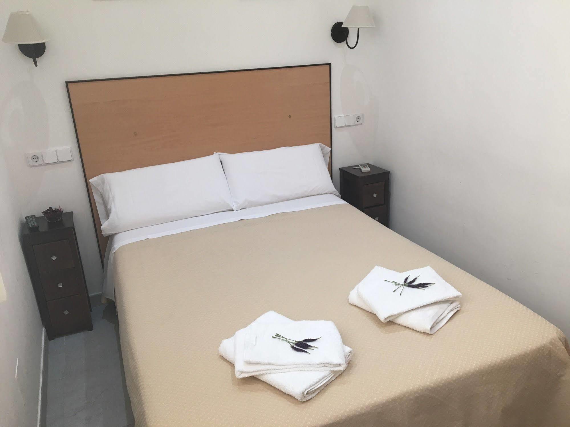 Hostal R. Lido Мадрид Экстерьер фото