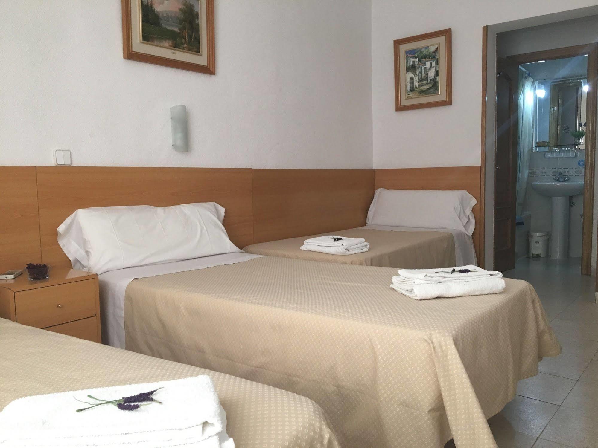 Hostal R. Lido Мадрид Экстерьер фото