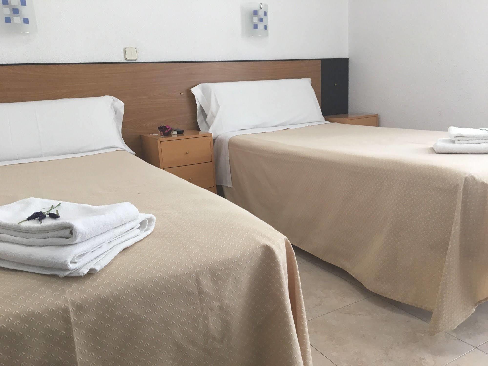 Hostal R. Lido Мадрид Экстерьер фото
