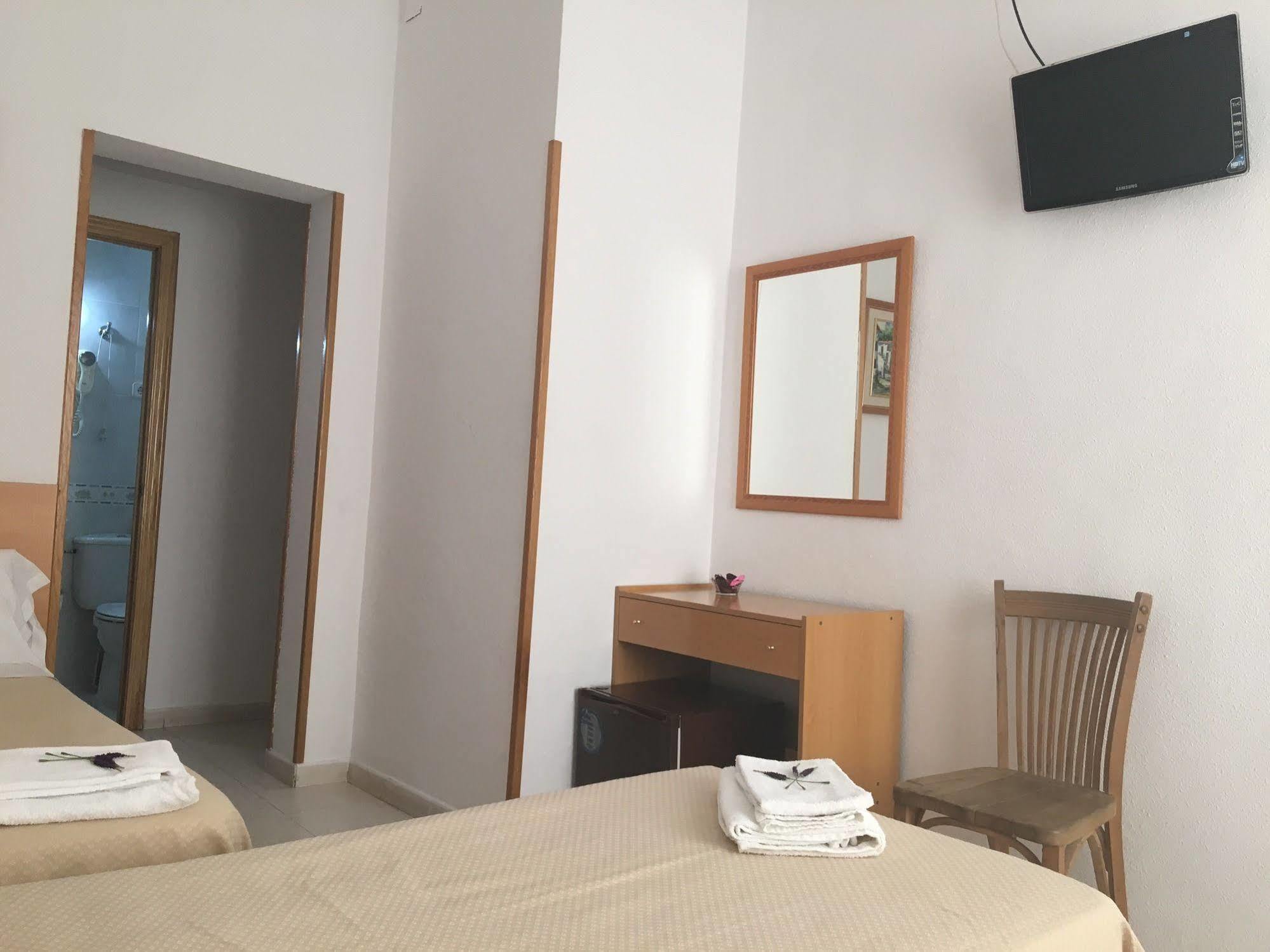 Hostal R. Lido Мадрид Экстерьер фото