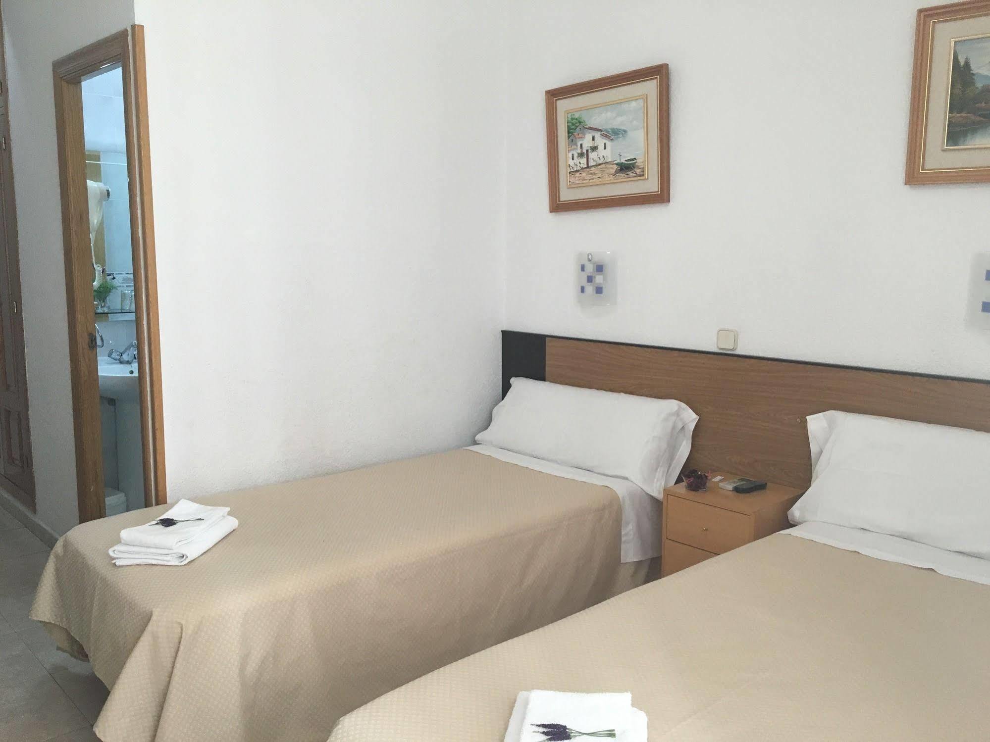 Hostal R. Lido Мадрид Экстерьер фото