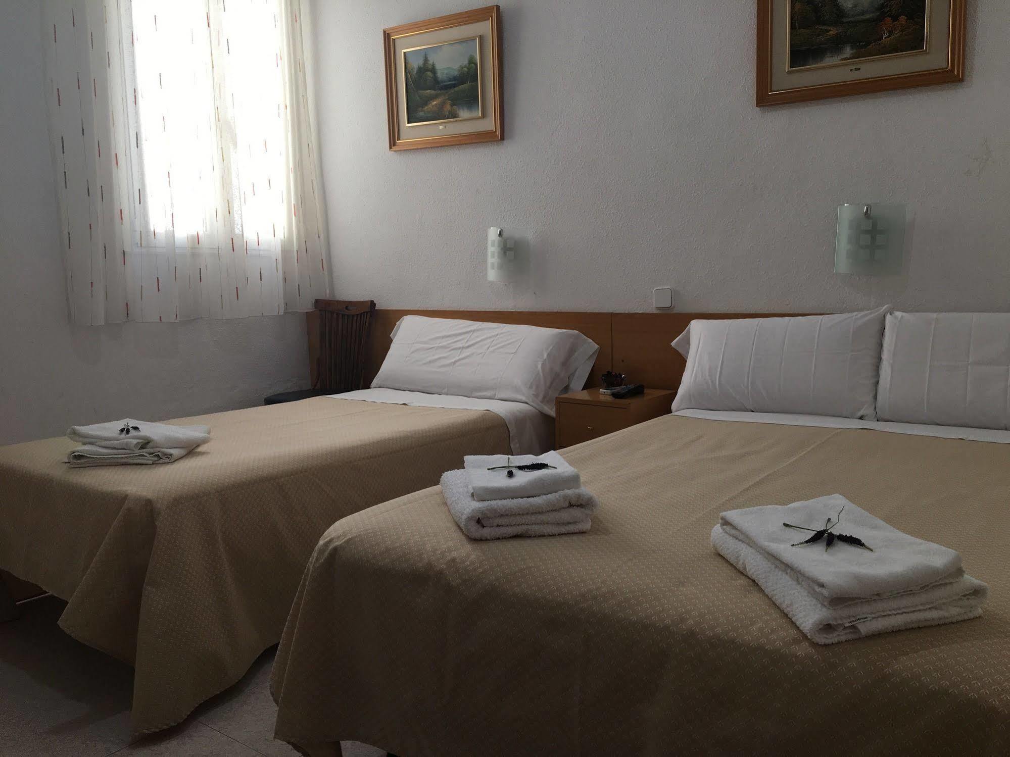 Hostal R. Lido Мадрид Экстерьер фото