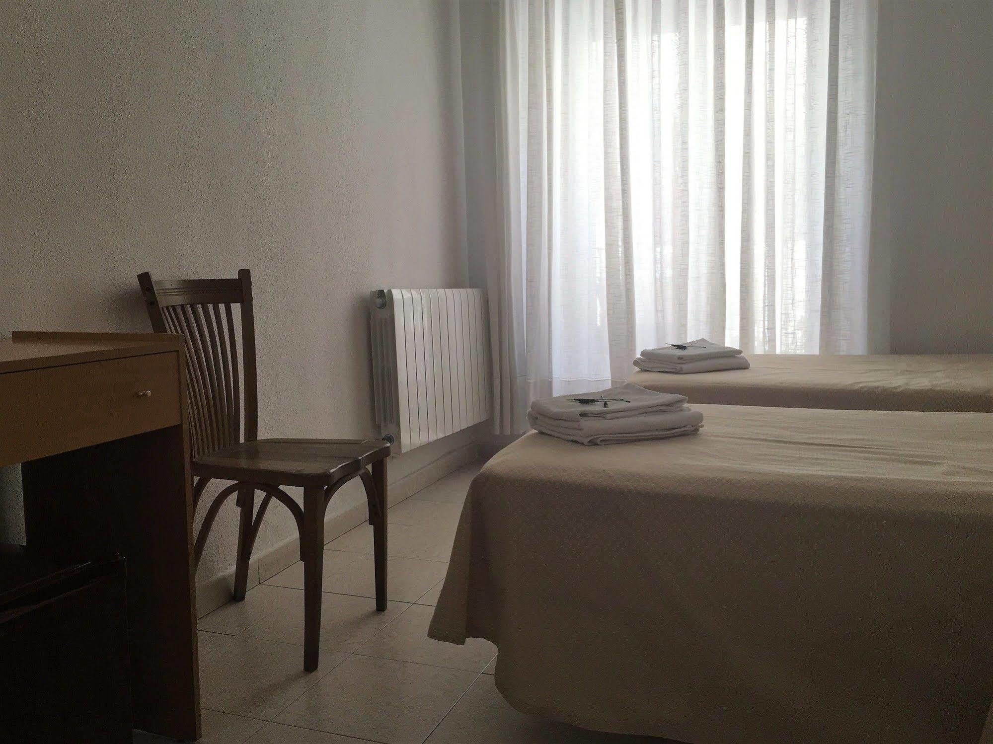 Hostal R. Lido Мадрид Экстерьер фото