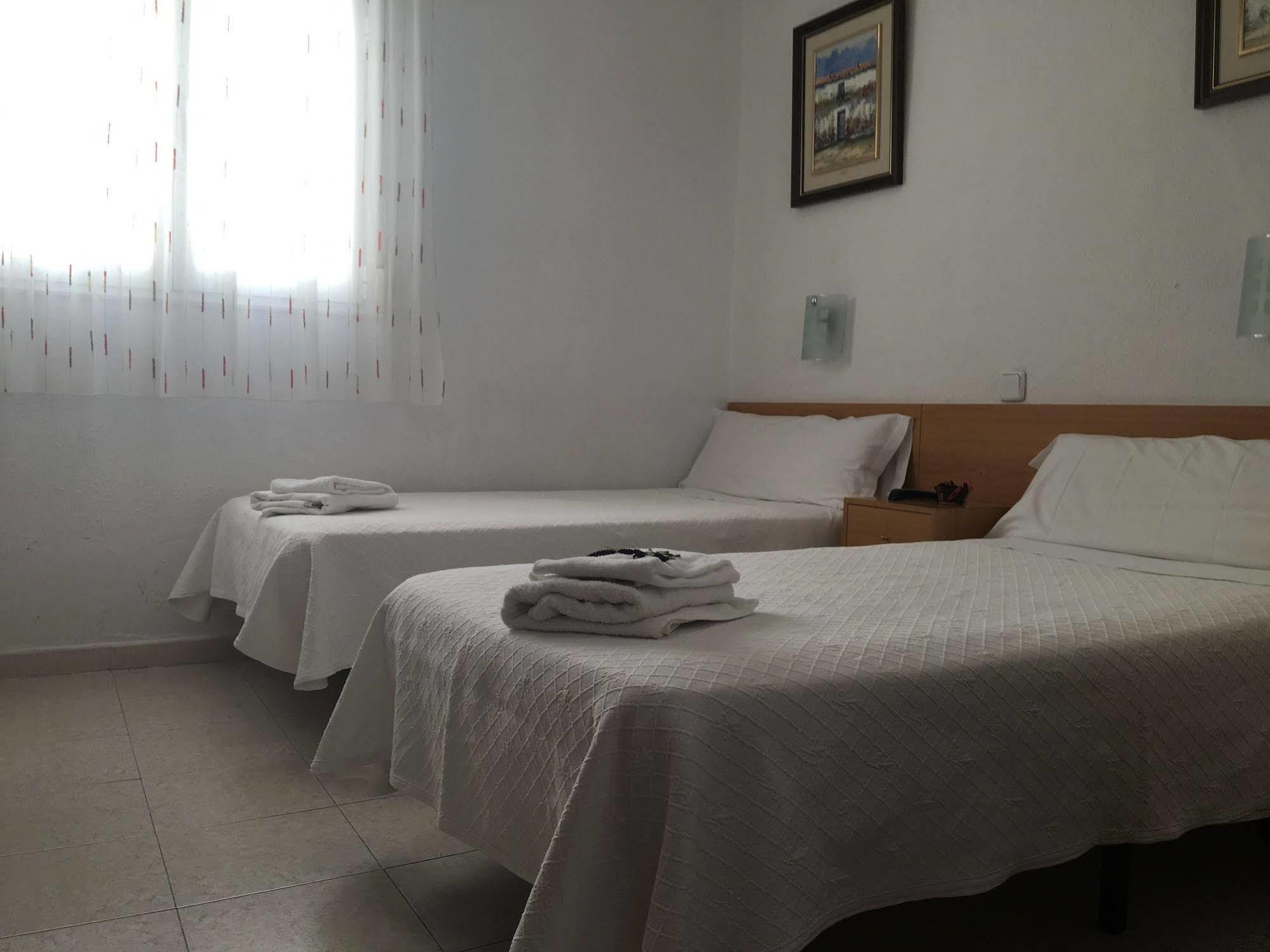 Hostal R. Lido Мадрид Экстерьер фото